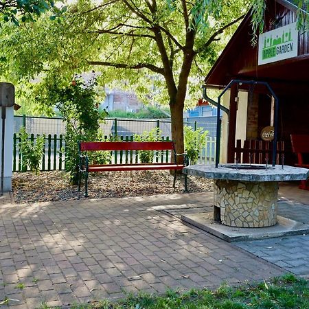 Applegarden Villa Debreţin Exterior foto