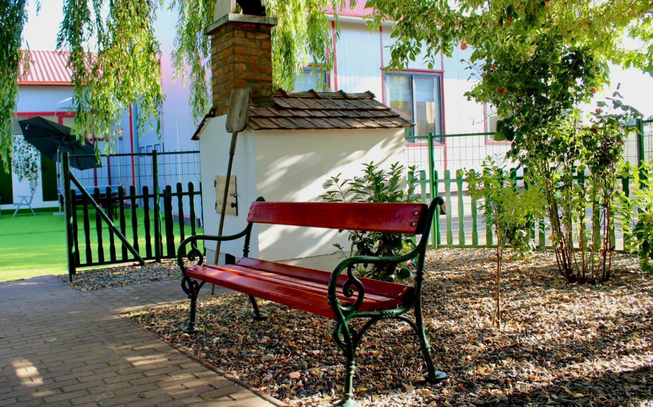 Applegarden Villa Debreţin Exterior foto